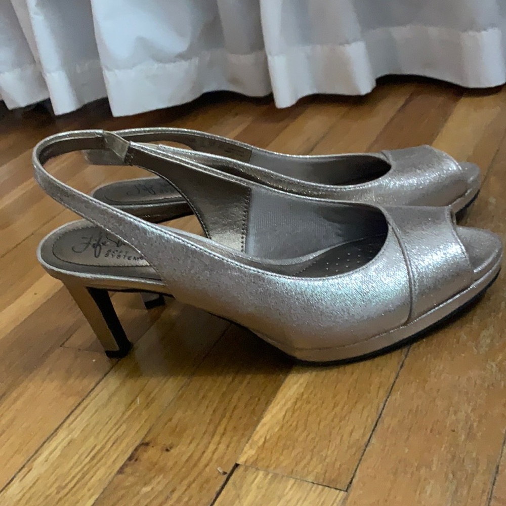 Life Strides Invest Gold Sparkle Heel